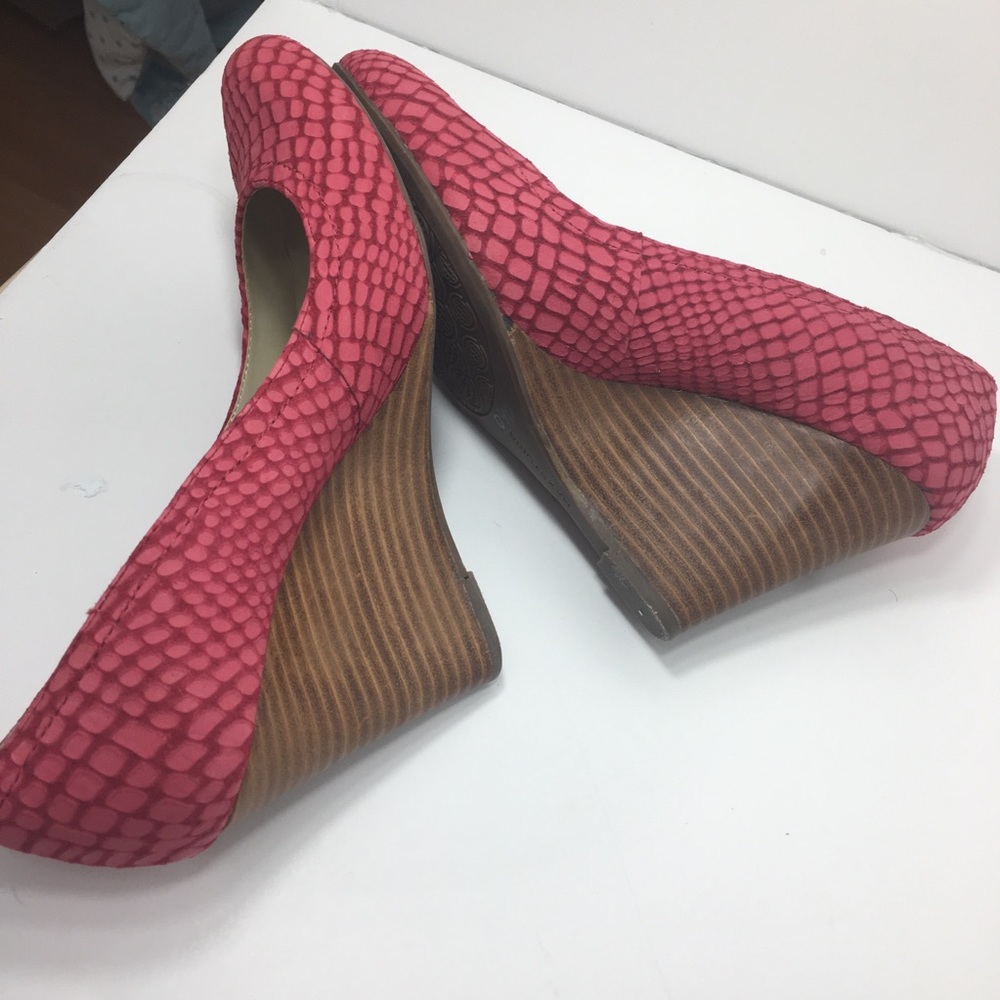 Max Studio Mecca Faux Alligator Wedges - Picture 8 of 16
